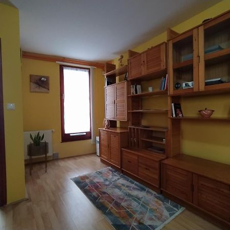 Appartement Keltaur Studio Apartman With Garage à Pécs Extérieur photo